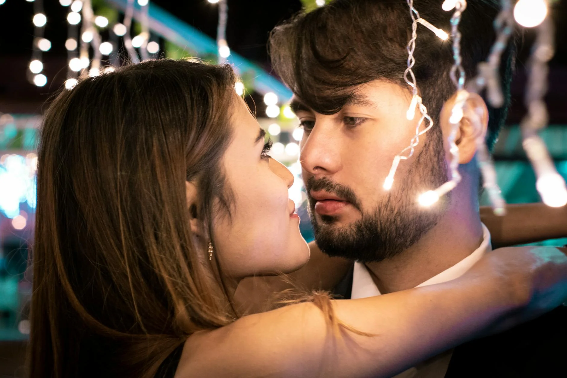 Body Language Signs She Is Attracted to You